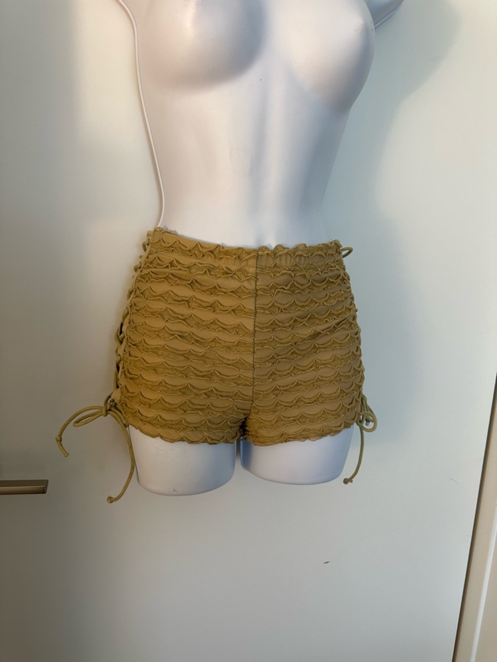 Womens Scallop Lace-Up High-Waist Shorts - Mustard